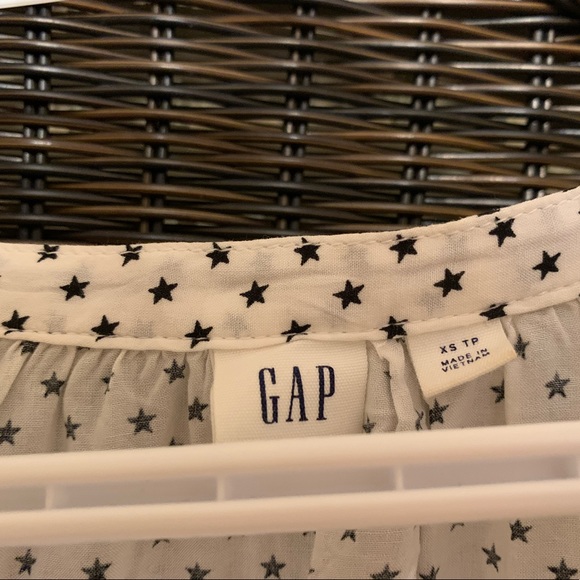 Gap blouse white with black stars. - Picture 2 of 3